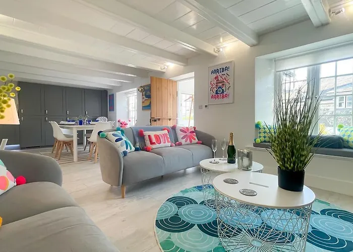 Luxury Holiday Cottage By The Harbour In St Mawes
